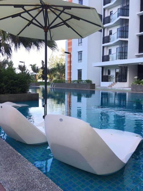 Timurbay By Dfamilia, Ground Floor Suite With Easy Access To The Pool And Beach Kuantan Exteriör bild